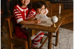 Beleef een unieke kerstshoot 2026: warme tinten, lichtjes en echte emoties in de studio van Studio Jolie. 📸