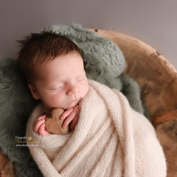 Newbornfotoshoot pasgeboren baby, in fotostudio, newbornfotoshoot, newbornfotograaf, newbornfotosessie, zuid holland, rotterdam, Maassluis, regio, westland, hoekse waard, Rhoon, Barendrecht,